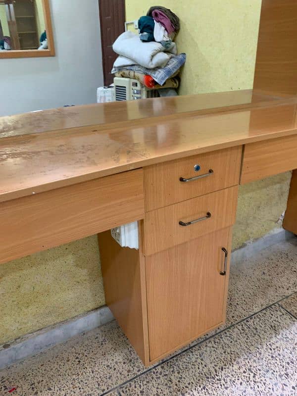 dressing table can be used beauty parlor 5