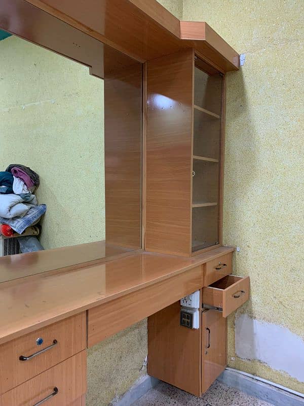 dressing table can be used beauty parlor 6