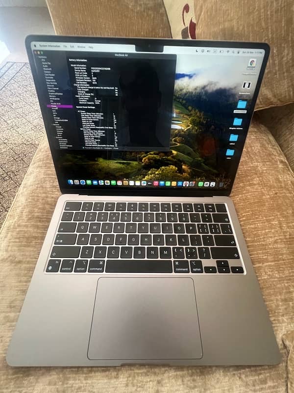 Macbook Air 8/512 gb august 2022 in pristine condition . 0