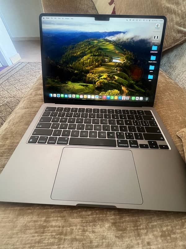 Macbook Air 8/512 gb august 2022 in pristine condition . 1