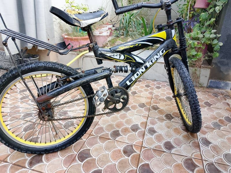 good condition 10/9  8to13 years can easily ride it 6