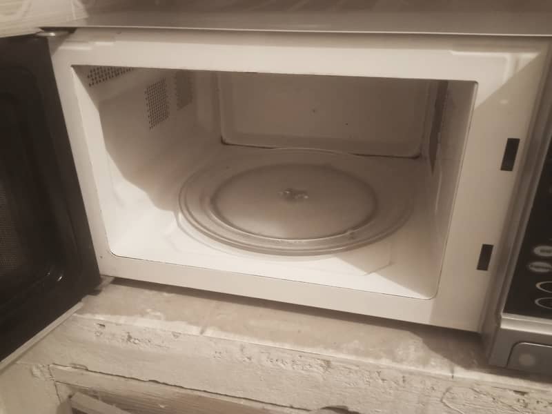 Microwave Oven For sale 10/10 condition / Microwave Oven for Sale 1