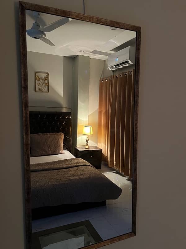 Daily Basis Rental Apartment / Bahria Rooms 8