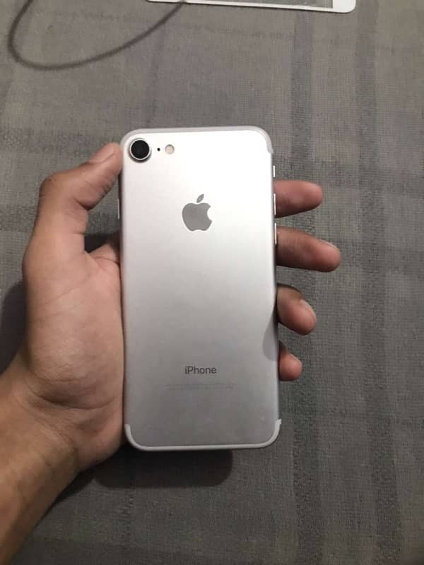 apple iphone 7 good condition 1