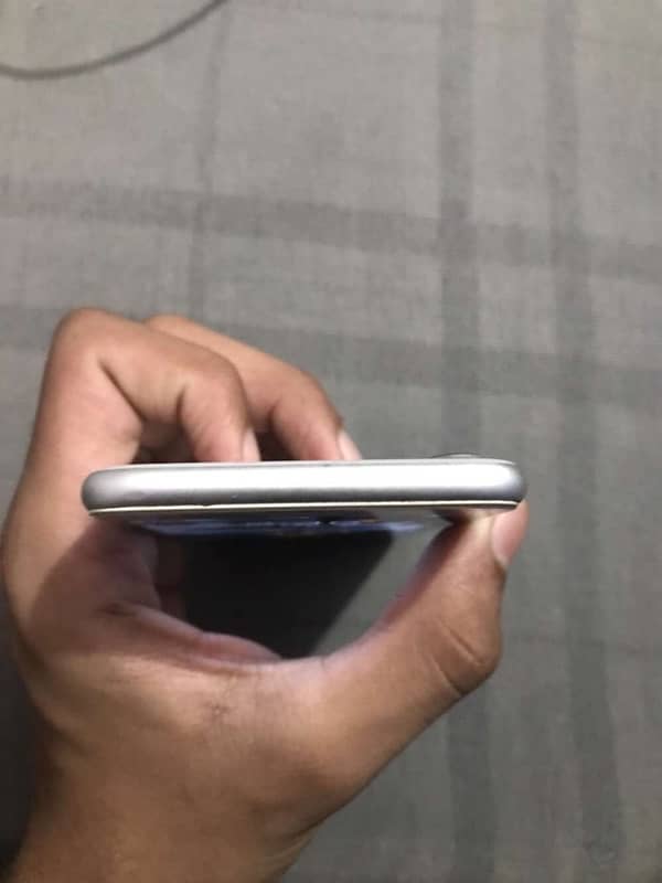 apple iphone 7 good condition 4