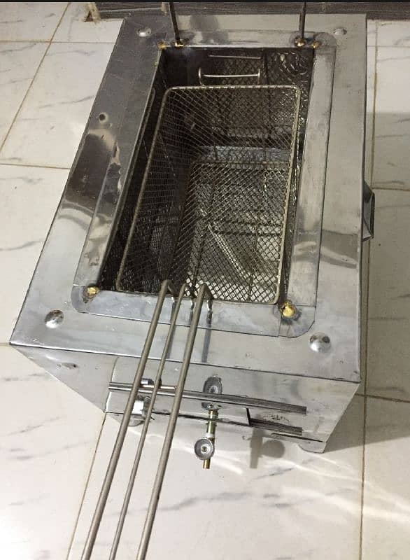 2 Fryer machine and one cutting machine bilkul new Hy  argent sale 0