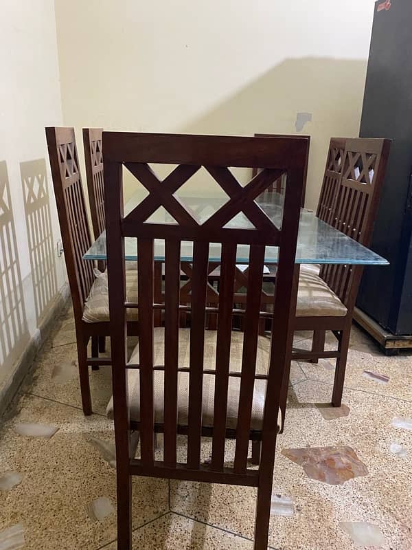 urgent selling Dining table new condition 2 months old 3