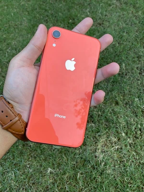 iPhone xr in Excellent condition 0