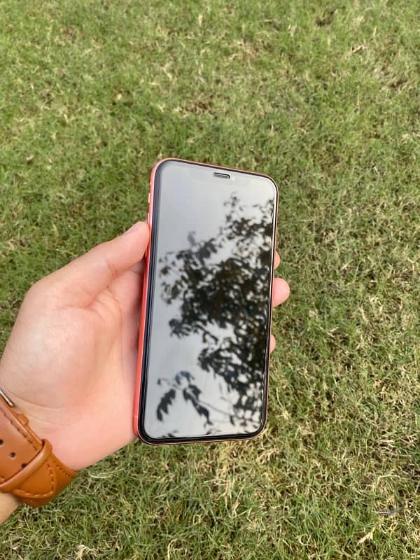 iPhone xr in Excellent condition 4