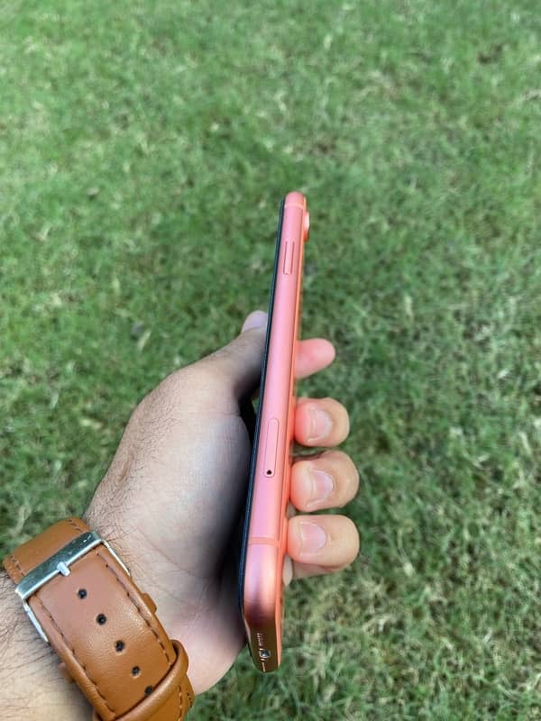 iPhone xr in Excellent condition 8