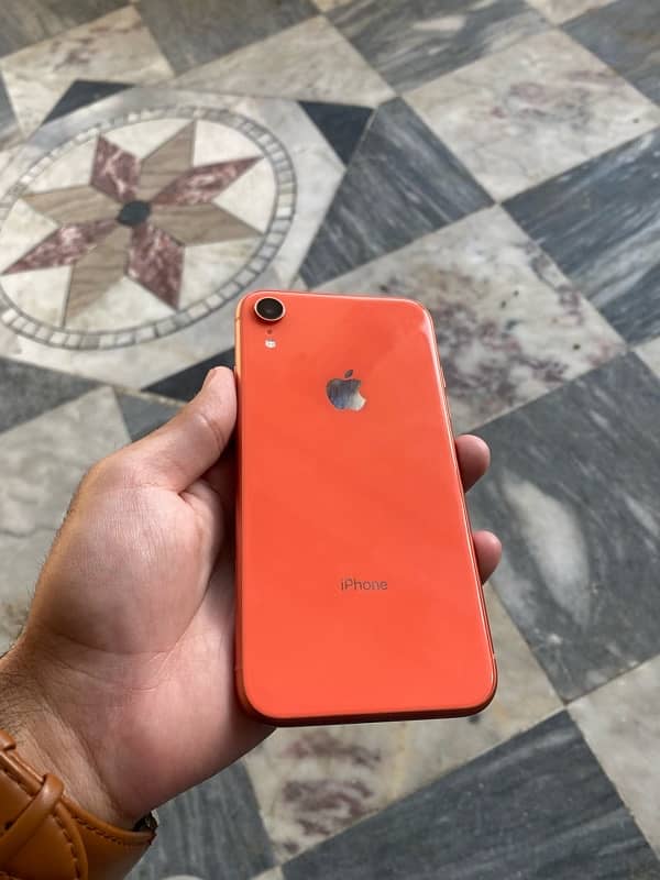 iPhone xr in Excellent condition 9