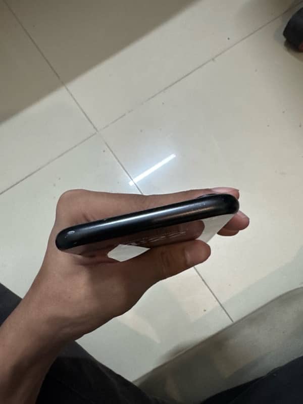 iphone XR 64GB Non Pta 4