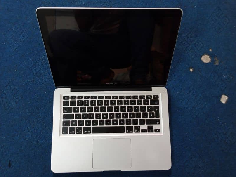 MACBOOK PRO 2010 FOR SALE LOW PRICE 1