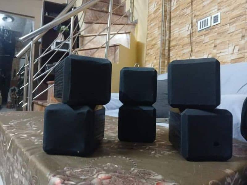 Bose 3-piece surround sound system 0