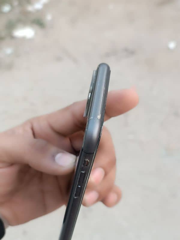 i phone 11 75 helth bettry bilkul saf suthra 10/10 conditions 128gb 3