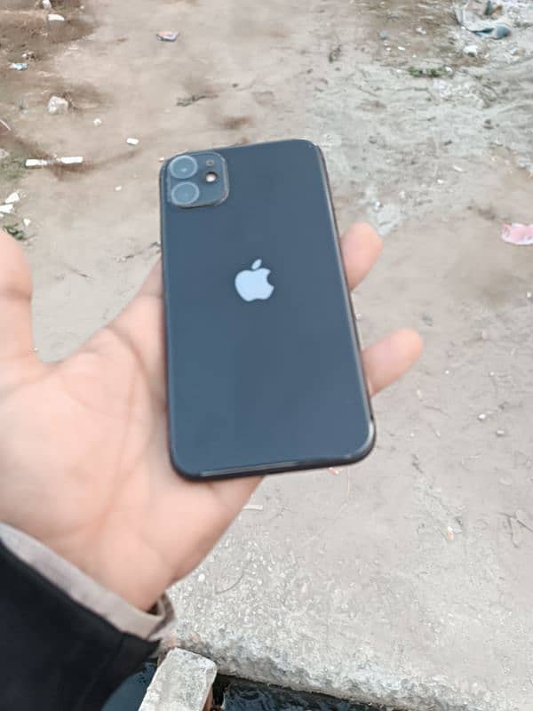 i phone 11 75 helth bettry bilkul saf suthra 10/10 conditions 128gb 7