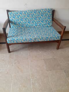 2) seater sofa 2 cushions