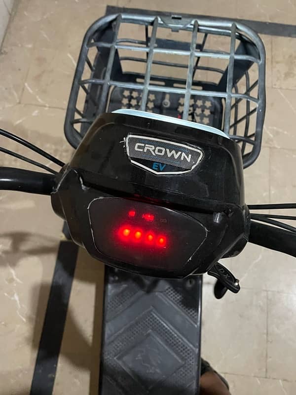 crown scooty 3