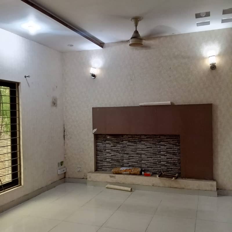 10 Marla House For Rent In Bahria Town Lahore 10