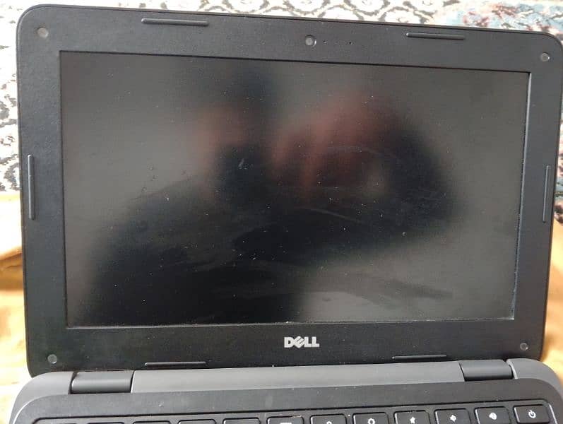 Dell Chromebook bht hi acha saaf peace 1