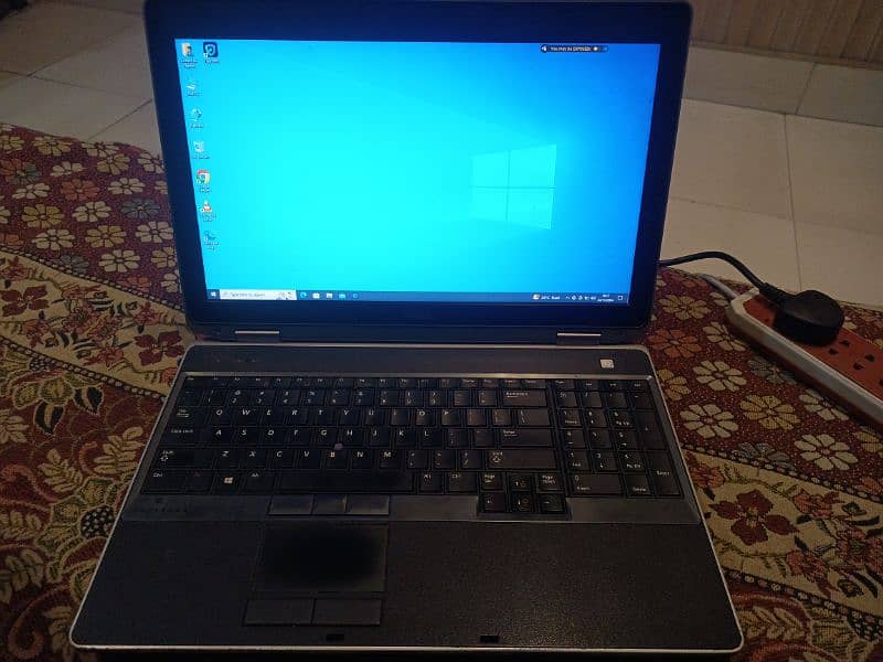 Intel i5 3360M 2.8ghz 64bit 8gb RAM500gb ROM and large screem 0