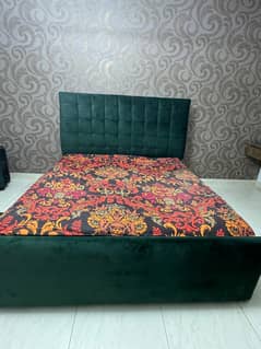 emerald green king bed