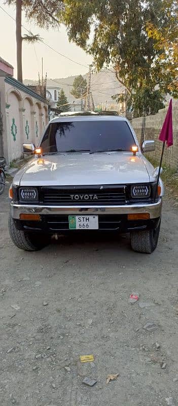 toyata Hilux pickup 1