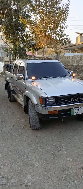 toyata Hilux pickup 17