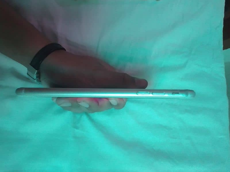 I phone 8plus non pta mint condition 4