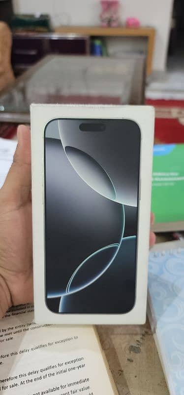 iphone 16 pro max 256 GB Titanium white 3