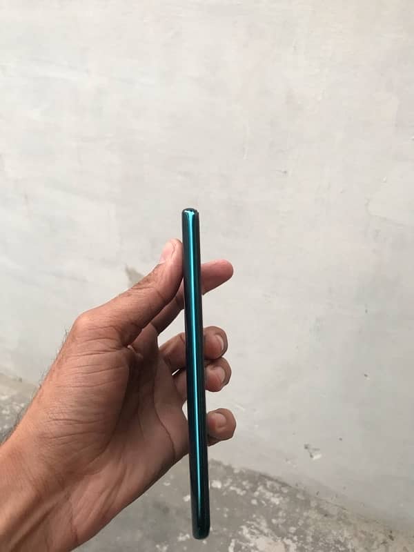 Huawei Y9 Prime 4/128 one Hand use female 4