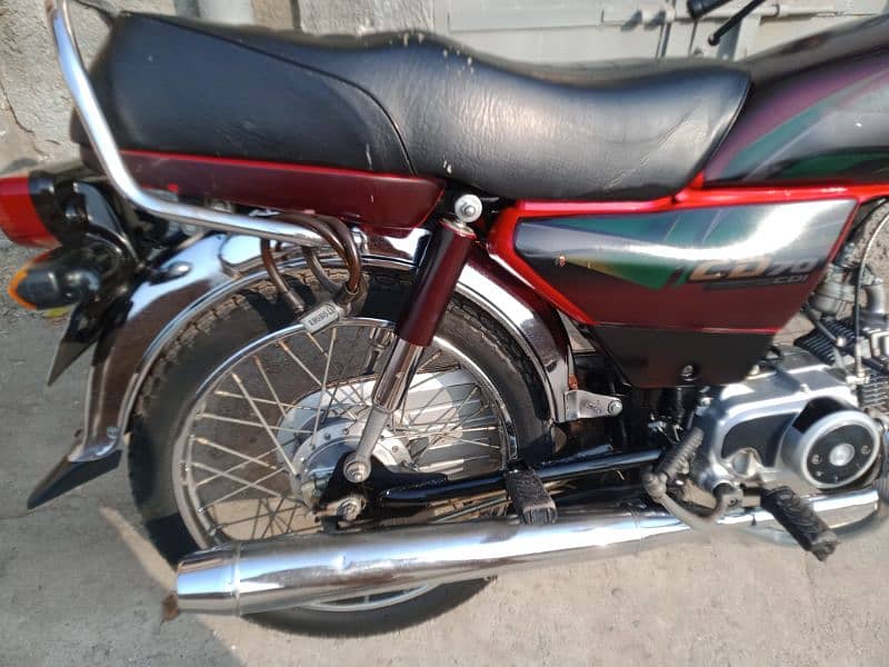 honda 70 cc . one hand used neat and clean. 1