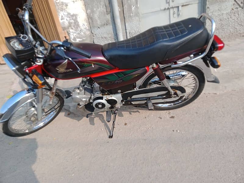 honda 70 cc . one hand used neat and clean. 4