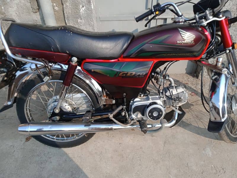 honda 70 cc . one hand used neat and clean. 8