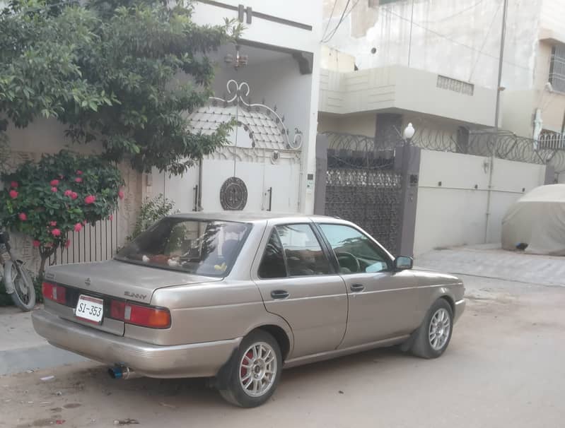 Nissan Sunny 1990 3