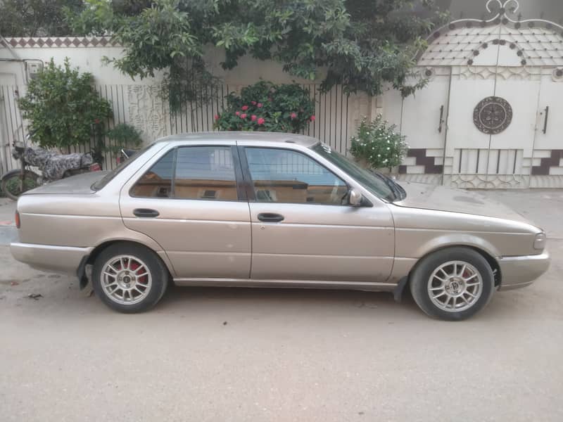 Nissan Sunny 1990 5