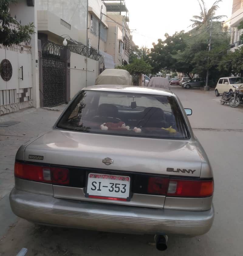 Nissan Sunny 1990 8