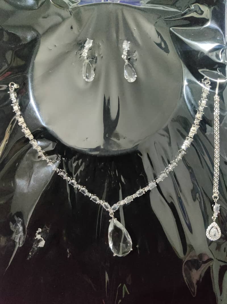 1 carat Neckless set's All are new. 2