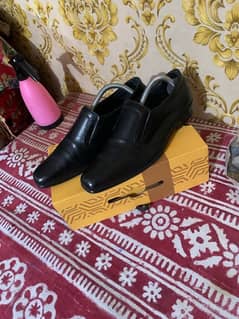 I am selling  shoes nmbr 8