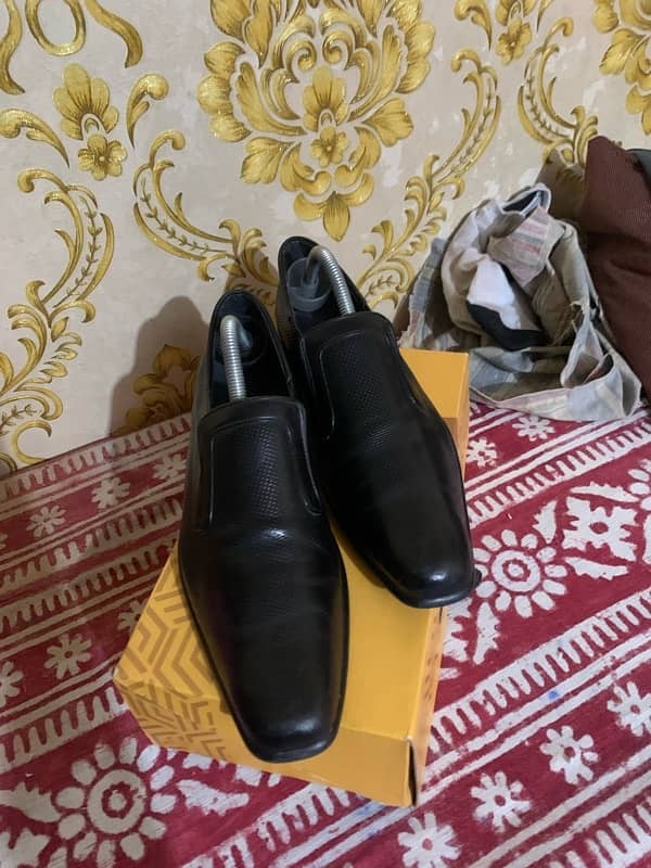 I am selling  shoes nmbr 8 1