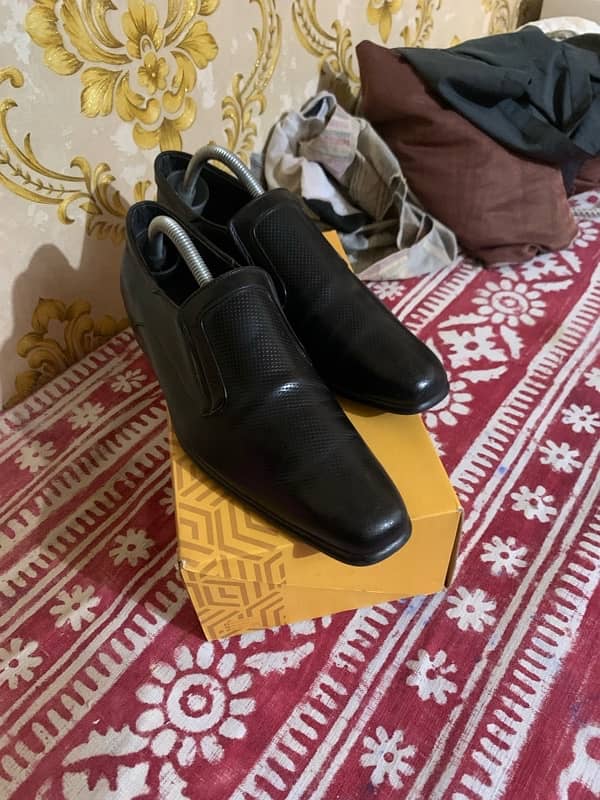 I am selling  shoes nmbr 8 2