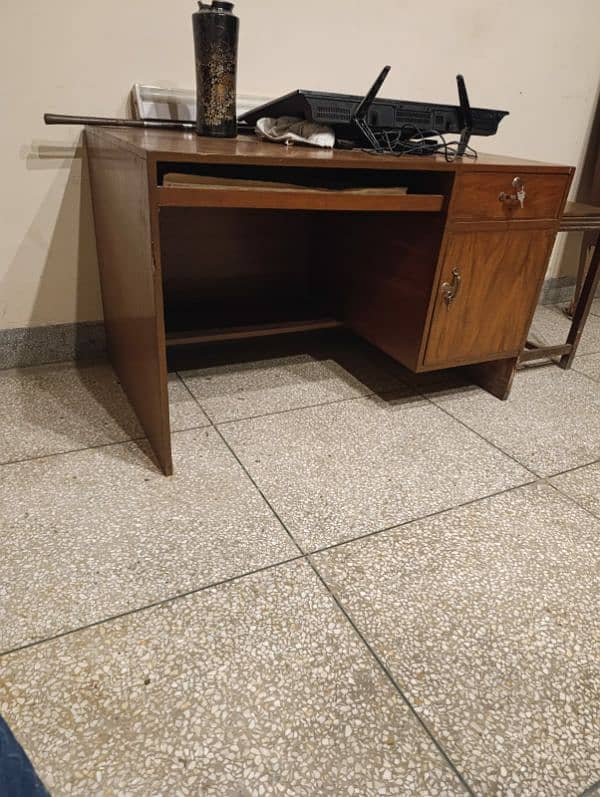 Office desk wooden. DHA. Whatsapp msg only. Price final 4