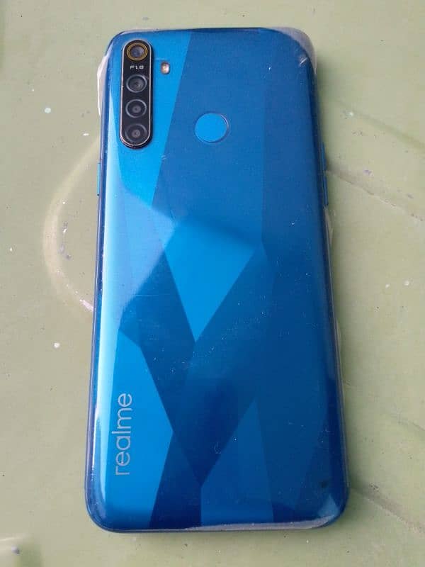 Realme 5 4gb 64gb 10 by 10 Condition. . Only Charger hai Sath. . . 3