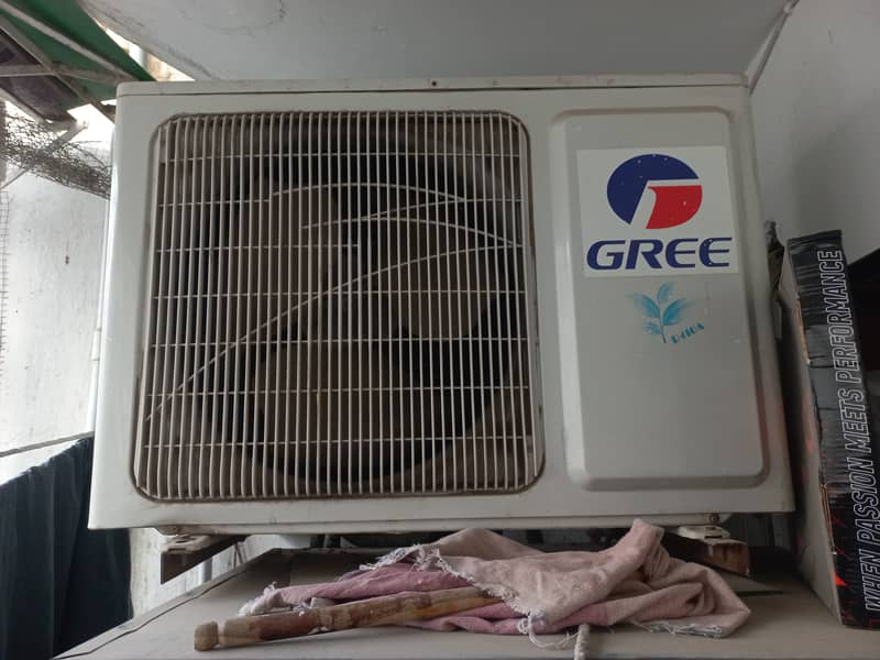 Gree split ac good condition 3