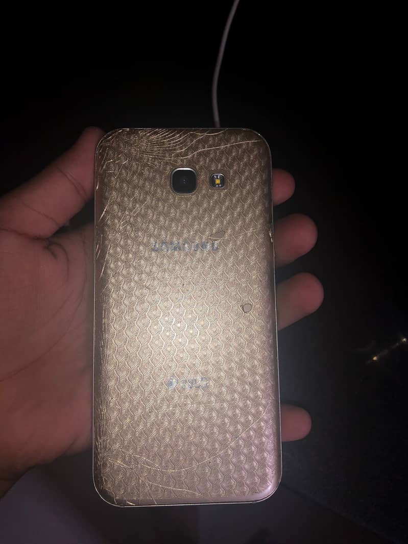 samsung galaxy a5ram 3 gb rom 32 gb price is negotiable read descripti 5