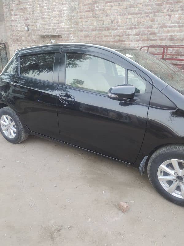 Toyota Vitz 2017 4