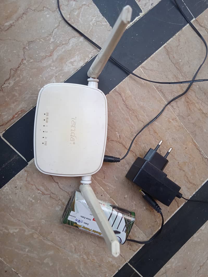 Tenda wifi router with power bank and charger 0