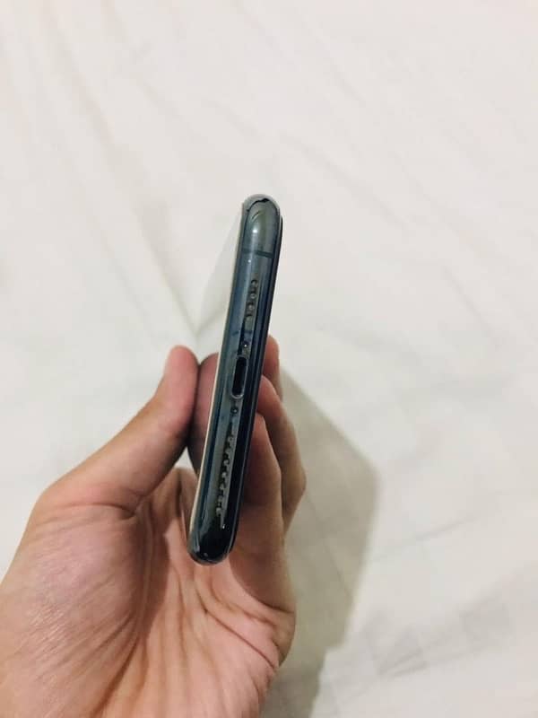 Iphone 11 pro max 64gb pta approved 5