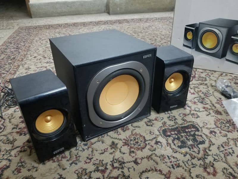 Edifier 2.1 home theater (2speaker and 1 amplifier) 1