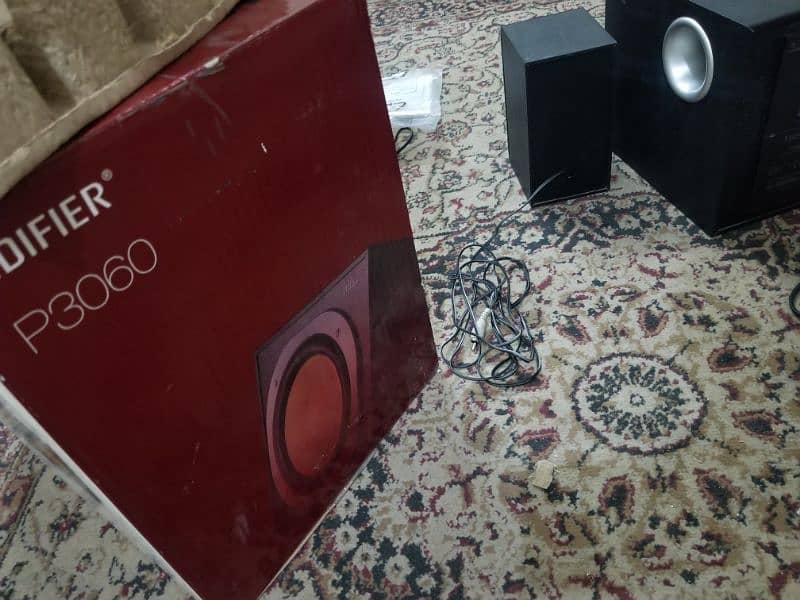 Edifier 2.1 home theater (2speaker and 1 amplifier) 3